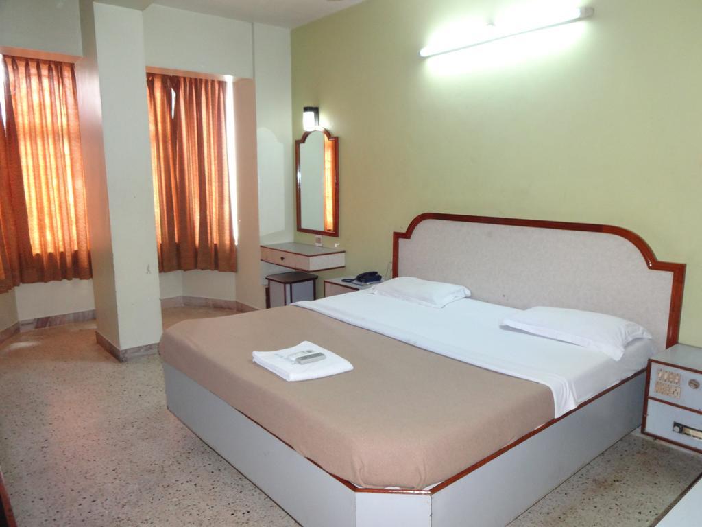 Hotel Raamus Coimbatore Exteriör bild